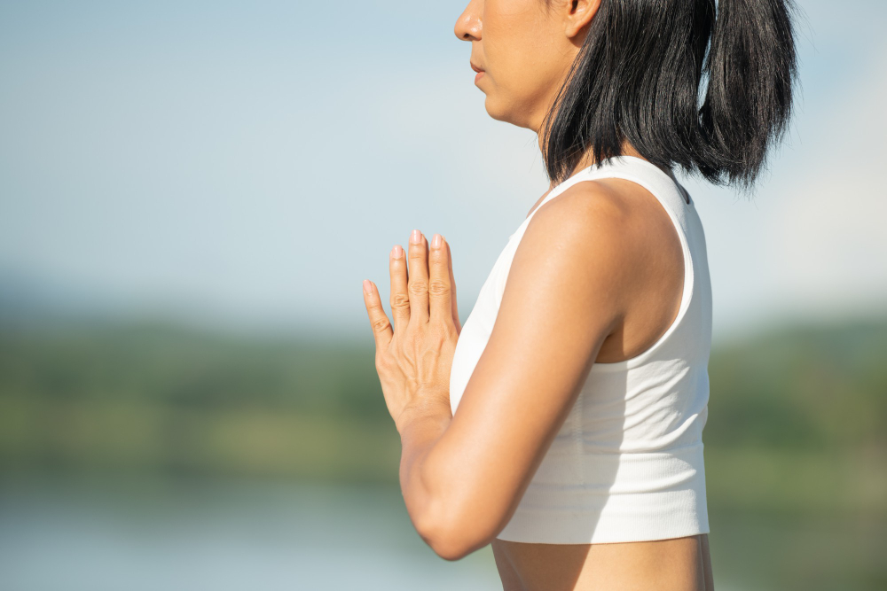 posturas de yoga para equilibrar los chakras
